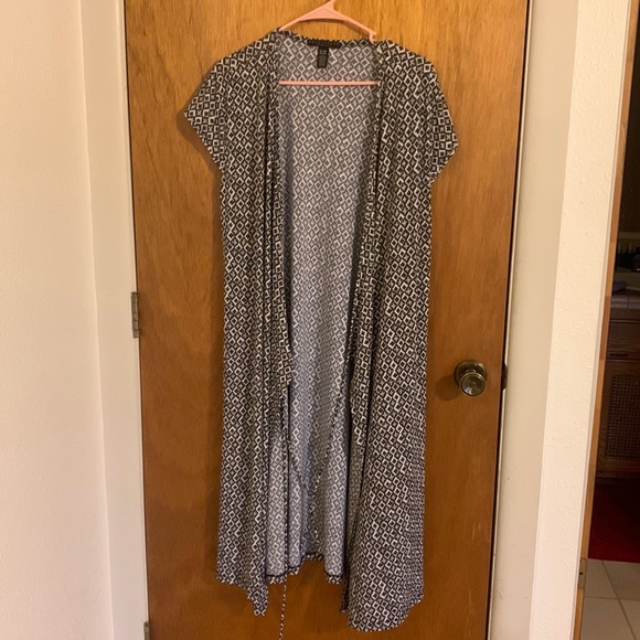 A true wrap dress! Very good condition, might be NWOT. Size 16–18. - Picture 1 of 6